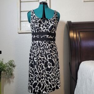 Black & White Connected Apparels Floral with a Touch of Whimsy Size 10